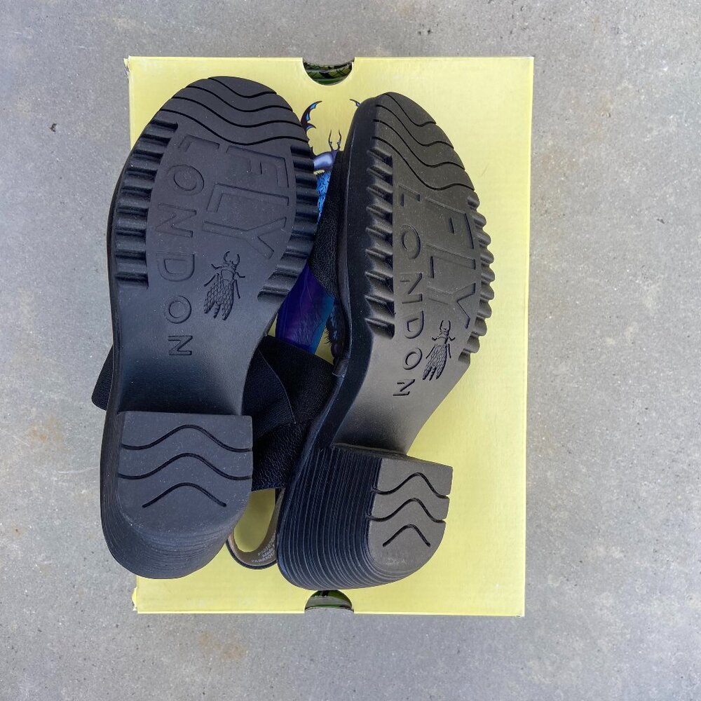 FLY LONDON Wost Black Sandals - Picture 6 of 7